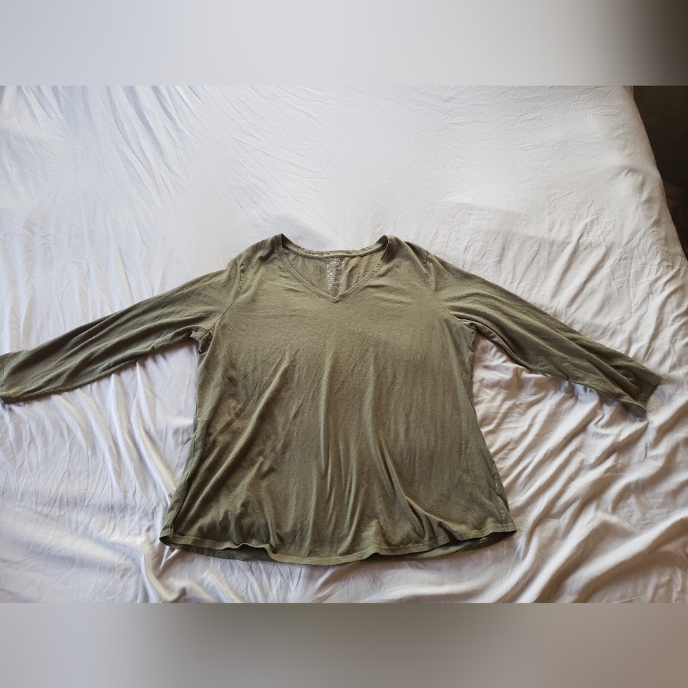 Heather olive green long sleeve shirt